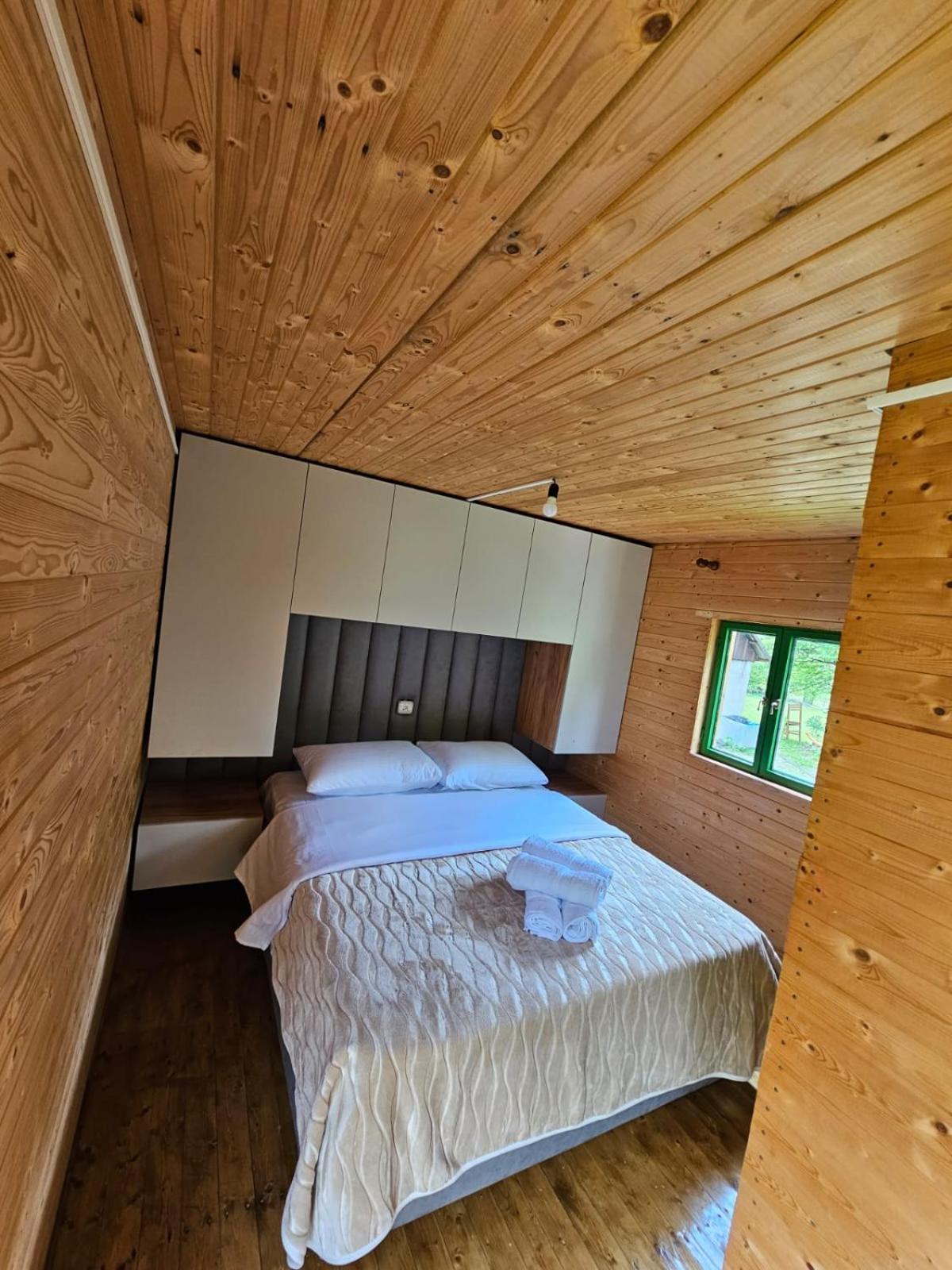 Bujtina Zemra Tradites Theth Room photo