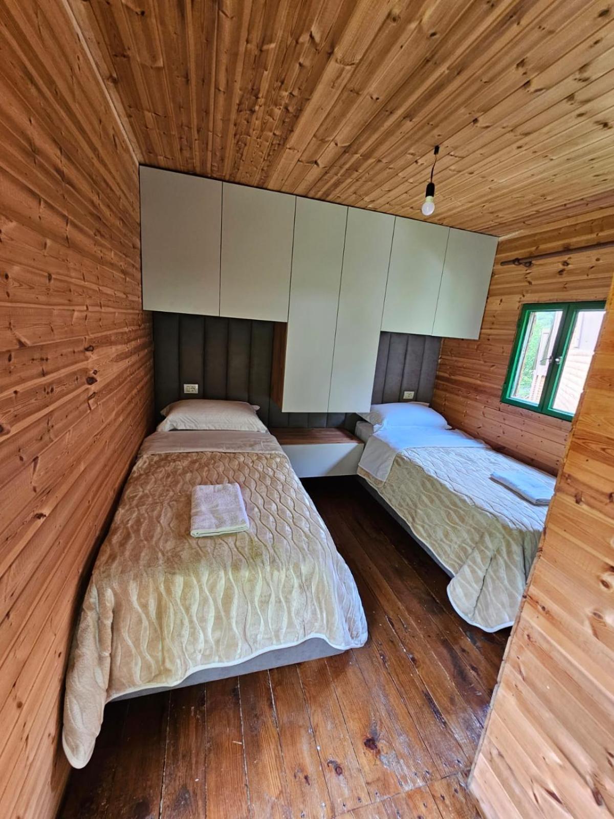 Bujtina Zemra Tradites Theth Room photo